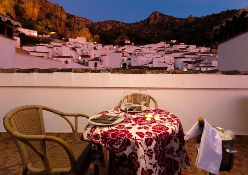 Ofertas en el Apartment with 2 bedrooms in Ubrique with wonderful mountain view balcony and WiFi (Apartamento) (España)