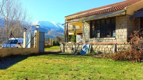 Ofertas en el House with 6 bedrooms in Navaluenga with wonderful lake view and enclosed garden (Casa o chalet) (España)