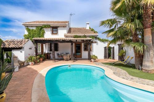 Ofertas en Encantadora casa con piscina privada y chimenea (Casa o chalet), El Padul (España)