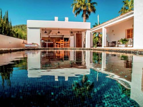 Ofertas en Ideally located villa with pool a short drive from Ibiza town and the beach (Villa), Sant Jordi (España)