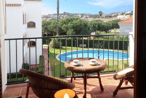 Ofertas en Jardins de S'agaro per 6 pax, piscina comunitaria y parking E32235 (Apartamento), S'Agaró (España)