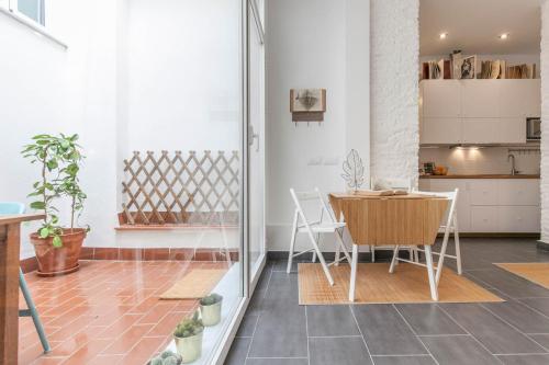 Ofertas en Modern and spacious apartment. Private patio (Apartamento), Sevilla (España)