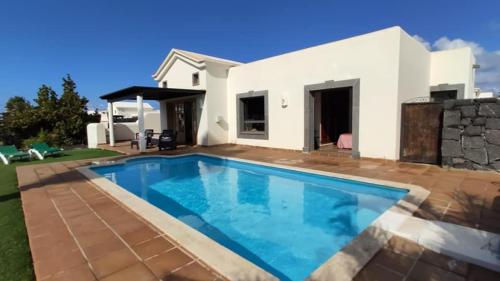 Ofertas en Villa Bol-Can con piscina privada (Villa), Playa Blanca (España)
