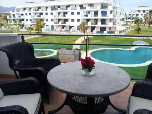 Ofertas en Apartment with 2 bedrooms in Almeria with shared pool and enclosed garden (Apartamento), Retamar (España)