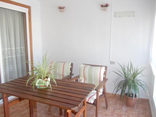 Ofertas en Apartment with 3 bedrooms in Sant Carles de la Rapita with wonderful sea view furnished terrace and WiFi 200 m from the beach (Apartamento), Sant Carles de la Ràpita (España)