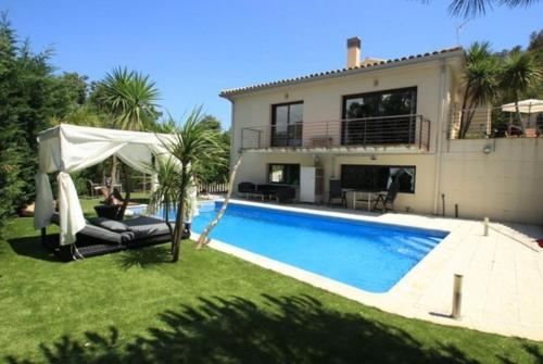 Ofertas en Castell-Platja d'Aro Villa Sleeps 10 Pool Air Con (Villa), Fanals d'Aro (España)