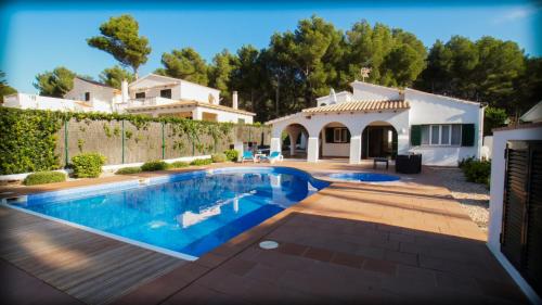Ofertas en Chalet con piscina y jacuzzi (climatizado) para 8 personas (Casa o chalet), Es Mercadal (España)