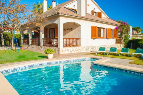 Ofertas en Coma-ruga Villa Sleeps 12 Pool (Villa), Comarruga (España)