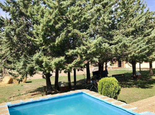 Ofertas en el Chalet with 4 bedrooms in Camarena de la Sierra with wonderful mountain view private pool and furnished terrace 6 km from the slopes (Chalet de montaña) (España)