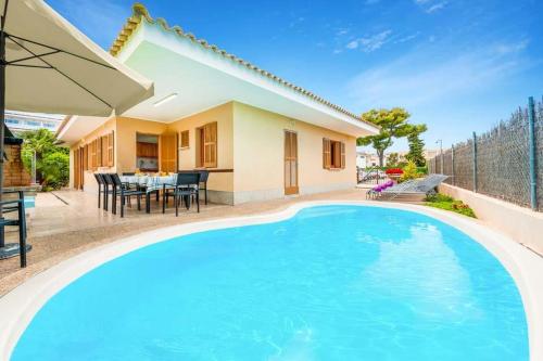 Ofertas en el Playa de Muro Villa Sleeps 6 Pool Air Con WiFi (Villa) (España)