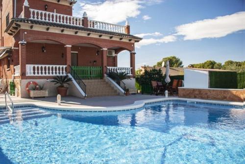 Ofertas en La Rapita Villa Sleeps 10 Pool WiFi (Villa), La Rápita (España)