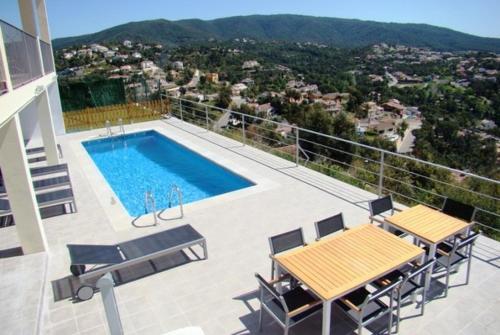 Ofertas en Les Cabanyes Villa Sleeps 8 Pool Air Con WiFi (Villa), Calonge (España)