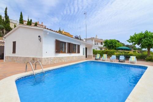 Ofertas en Sant Eloi Villa Sleeps 8 Pool (Villa), Tossa de Mar (España)
