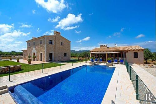 Ofertas en s'Horta Villa Sleeps 9 Pool Air Con WiFi (Villa), S'Horta (España)