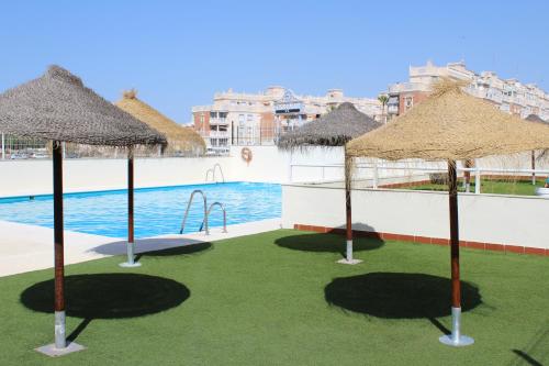 Ofertas en SOL Y PLAYA ROQUETAS-Ático con piscina, solarium y garaje (Apartamento), Roquetas de Mar (España)