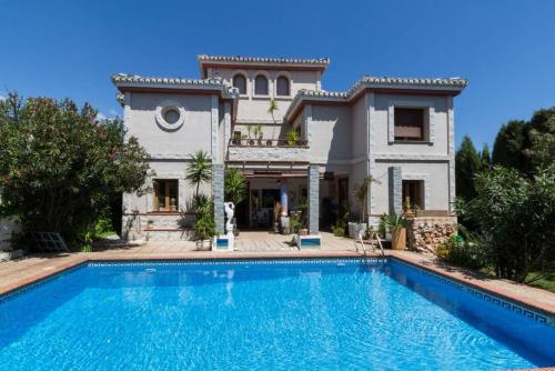 Ofertas en Villa with 7 bedrooms in Padul with wonderful mountain view private pool enclosed garden 43 km from the slopes (Villa), El Padul (España)
