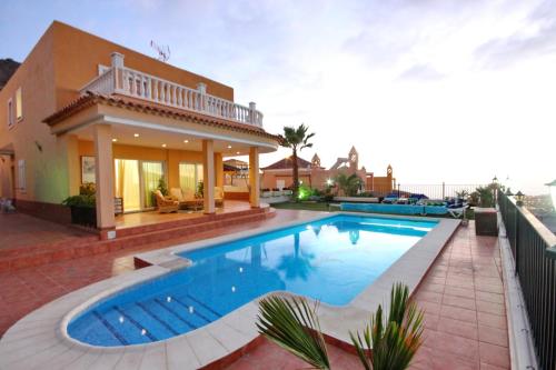 Ofertas en Villa with private pool and magnificent views (Villa), Adeje (España)