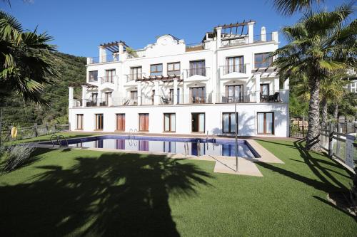 Ofertas en A Beautiful Modern Villa In Benahavis Hills (Villa), Benahavís (España)