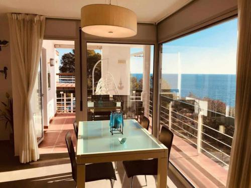 Ofertas en Apartamento Cala Salionç Playa frente a la playa y encima del Mar (Apartamento), Tossa de Mar (España)