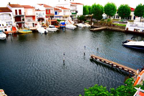 Ofertas en Apartamento con bonitas vistas al canal ref 337 (Apartamento), Empuriabrava (España)