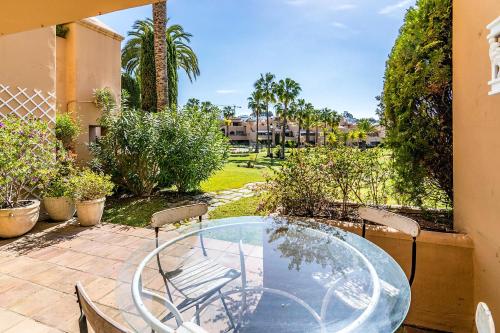 Ofertas en Apartment with 3 bedrooms in Malaga with shared pool enclosed garden and WiFi 1 km from the beach (Apartamento), Estepona (España)