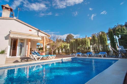 Ofertas en Casa de vacaciones con piscina privada (Casa o chalet), Calonge (España)