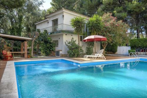Ofertas en Casa en la playa, bbq, sol y piscina. (Casa o chalet), Castelldefels (España)
