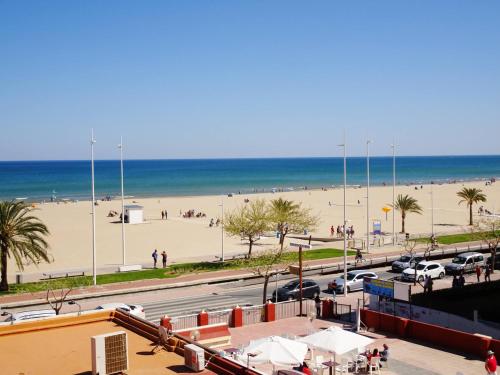 Ofertas en CHIMO PLAYA - En primera línea de playa (Alquiler solo familias) (Apartamento), Playa de Gandía (España)