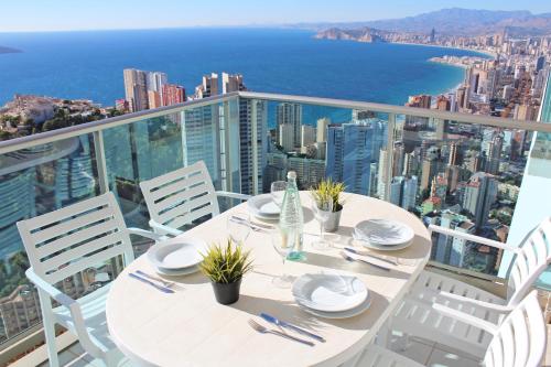 Ofertas en el Benidorm High rise apartments - Sea Views - Torre Lugano (Apartamento) (España)