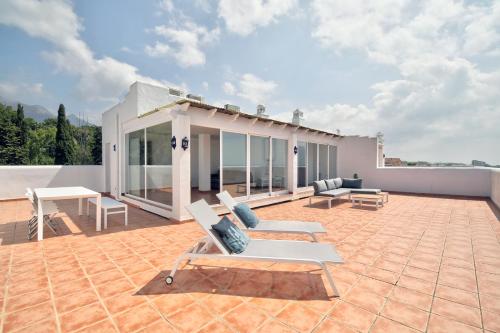 Ofertas en el Marbella House on Golden Mile 100m2 Roof Sun Terrace 180 DEGREE SEA VIEW - Sleeps 10 - Close to Marbella and Puerto Banus (Apartamento) (España)
