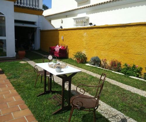 Ofertas en el Room in Lovely cottage house Habitaciones en Chalet en Cadiz San Fernando (Habitación en casa particular) (España)