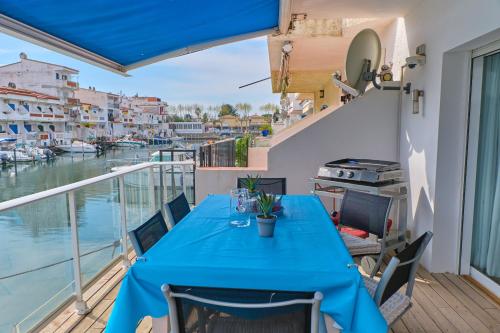 Ofertas en Empurialola Apartamento con amarre para barco hasta 7m (Apartamento), Empuriabrava (España)