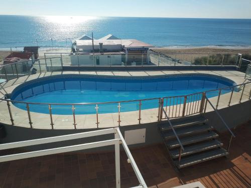 Ofertas en Islantilla-Apartamento con piscina y garaje en primera línea de playa (Apartamento), Isla Cristina (España)