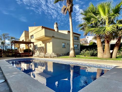 Ofertas en Villa Martina 4 bedroom villa with air conditioning & private swimming pool ideal for families (Villa), L'Ametlla de Mar (España)