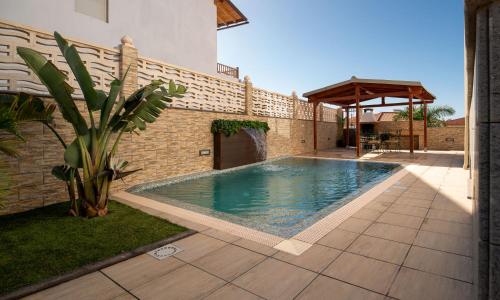 Ofertas en Villa, Private heated pool and jacuzzi. (Villa), Maspalomas (España)
