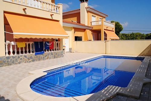 Ofertas en Villa with 3 bedrooms in Les Tres Cales with private pool enclosed garden and WiFi 300 m from the beach (Villa), Les tres Cales (España)