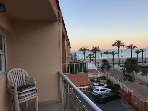 Ofertas en Apartamento todo nuevo terraza 1º línea de playa (Apartamento), Alicante (España)