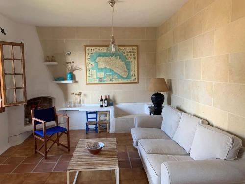 Ofertas en Casa con jardin,vistas al mar y atardecer en Playas de Fornells (Apartamento), Es Mercadal (España)