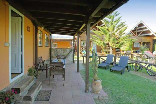 Ofertas en el Bungalow with 2 bedrooms in Tarifa with wonderful mountain view enclosed garden and WiFi 3 km from the beach (Casa o chalet) (España)