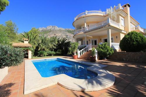 Ofertas en el Villa de lujo en Altea con piscina y jardín privado (Ref: 3065-V) (Villa) (España)