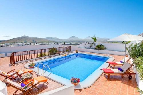 Ofertas en el Villa with 3 bedrooms in Nazaret with wonderful sea view private pool enclosed garden (Villa) (España)