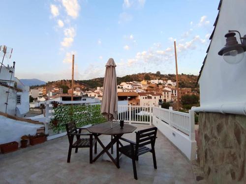 Ofertas en House with one bedroom in Riogordo with wonderful mountain view private pool and furnished garden (Casa o chalet), Ríogordo (España)