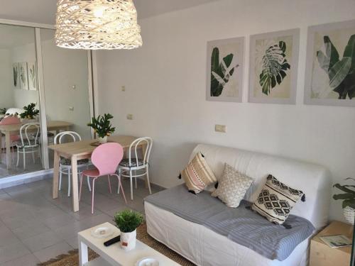 Ofertas en Luxury estudio en Playa Roca a primera linea del mar (Apartamento), Costa Teguise (España)