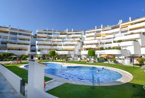 Ofertas en Luxury Two Bed Apartment in El Dorado, Puerto Banus (Apartamento), Marbella (España)