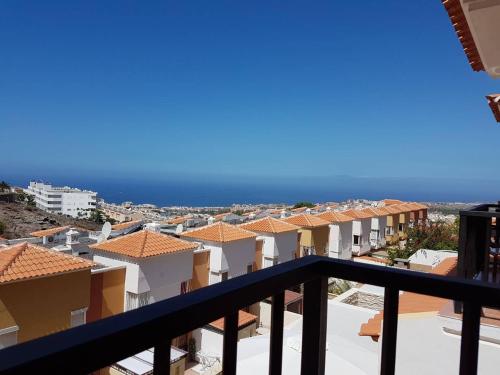 Ofertas en Villa Roque del Conde 3 with fantastic sea view, terrace, pool, Wifi, SAT-TV, garage (Casa o chalet), Adeje (España)