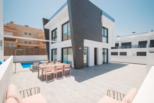Ofertas en 205 Luxury Gran Villa - Alicante Holiday (Villa), Gran Alacant (España)