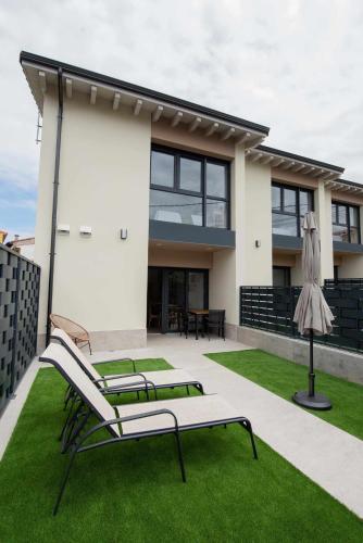 Ofertas en adosadoduplex adaptado en zona de playa ideal familias (Apartamento), Póo (España)