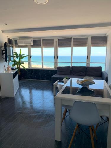Ofertas en Apartamento Bonaire-primera linea playa (Apartamento), Playa de Gandía (España)