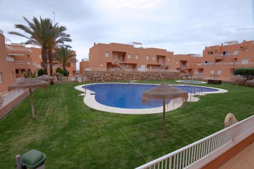 Ofertas en Apartment with 2 bedrooms in Mojacar with wonderful sea view shared pool enclosed garden 200 m from the beach (Apartamento), Mojácar (España)