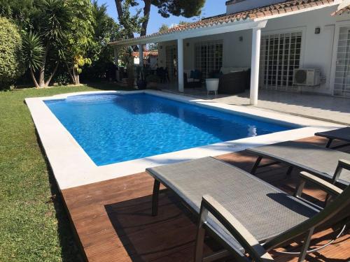 Ofertas en Artola Villa Sleeps 7 with Pool Air Con and WiFi (Villa), Marbella (España)